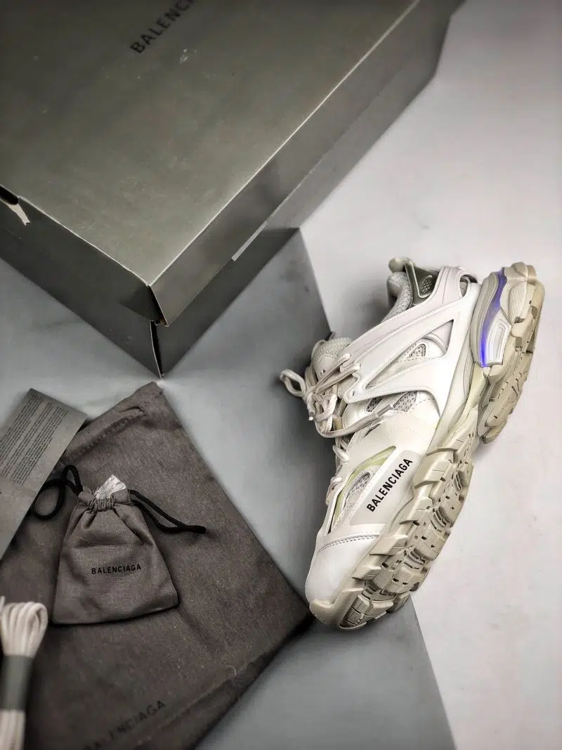 BALENCIAGA TRACK SNEAKER WHITE 3 800x1067 BALENCIAGA TRACK SNEAKER WHITE 3 800x1067