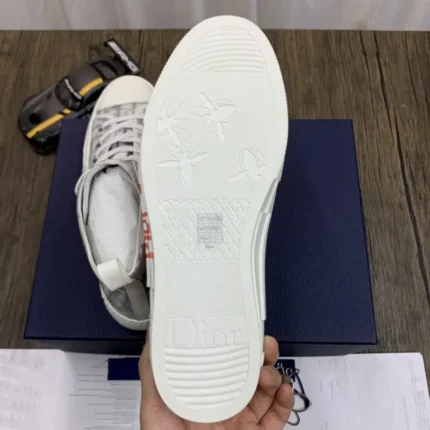 DIOR B23 High Oblique Bull 1 800x800