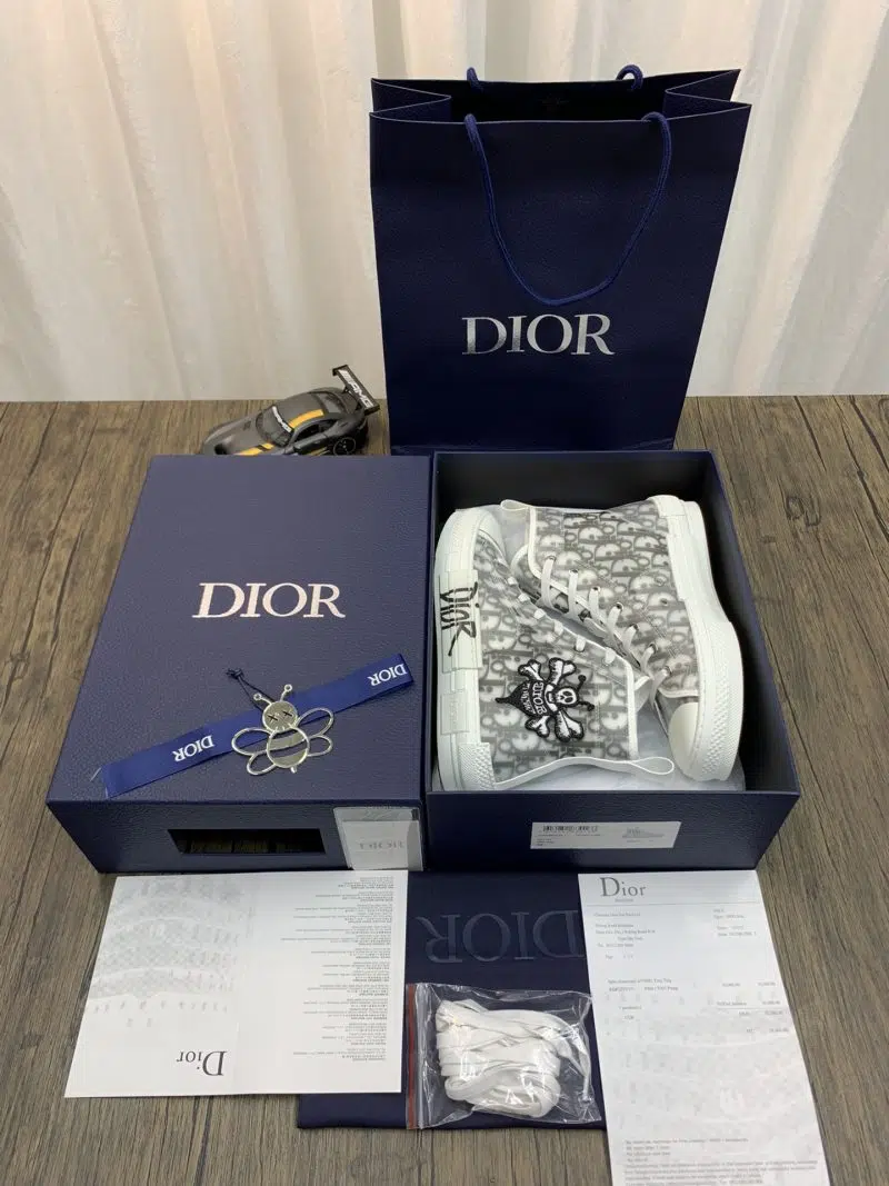 DIOR B23 High Oblique Skull 9 800x1067 DIOR B23 High Oblique Skull 9 800x1067